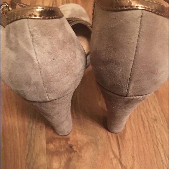 💎Tahari Suede Pumps💎 - Picture 5 of 8